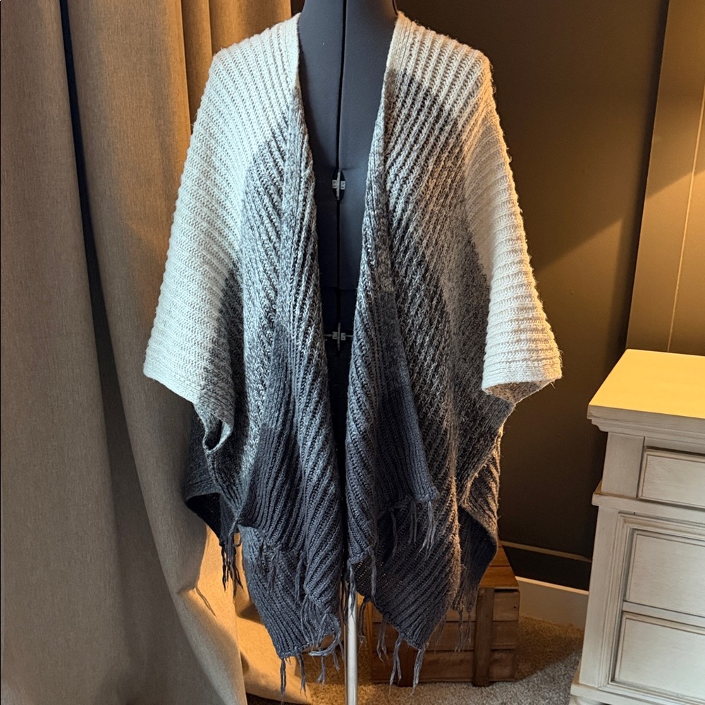 American Eagle Ombre Ribbed Knit Fringe Poncho Grey Cream OS Festival Boho